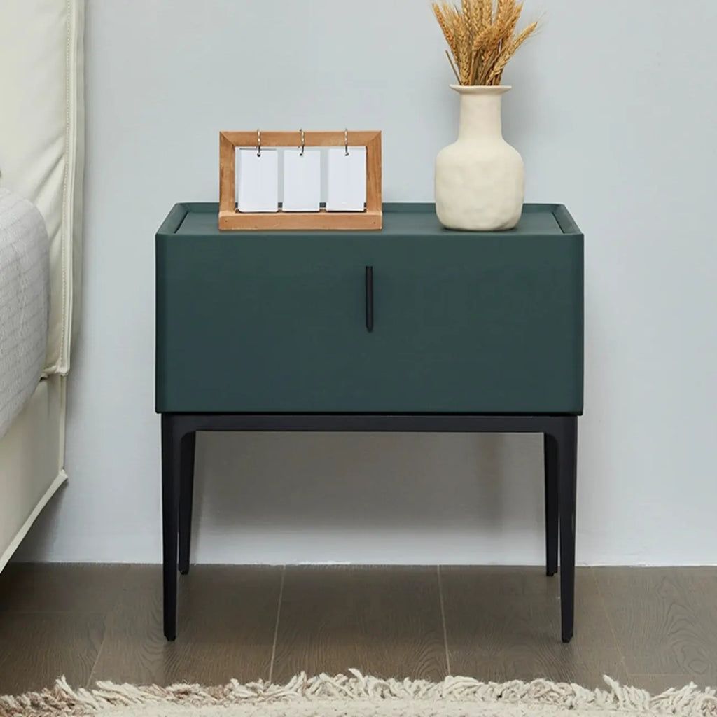 Table de chevet contemporaine à 4 pieds en similicuir beige avec tiroir
