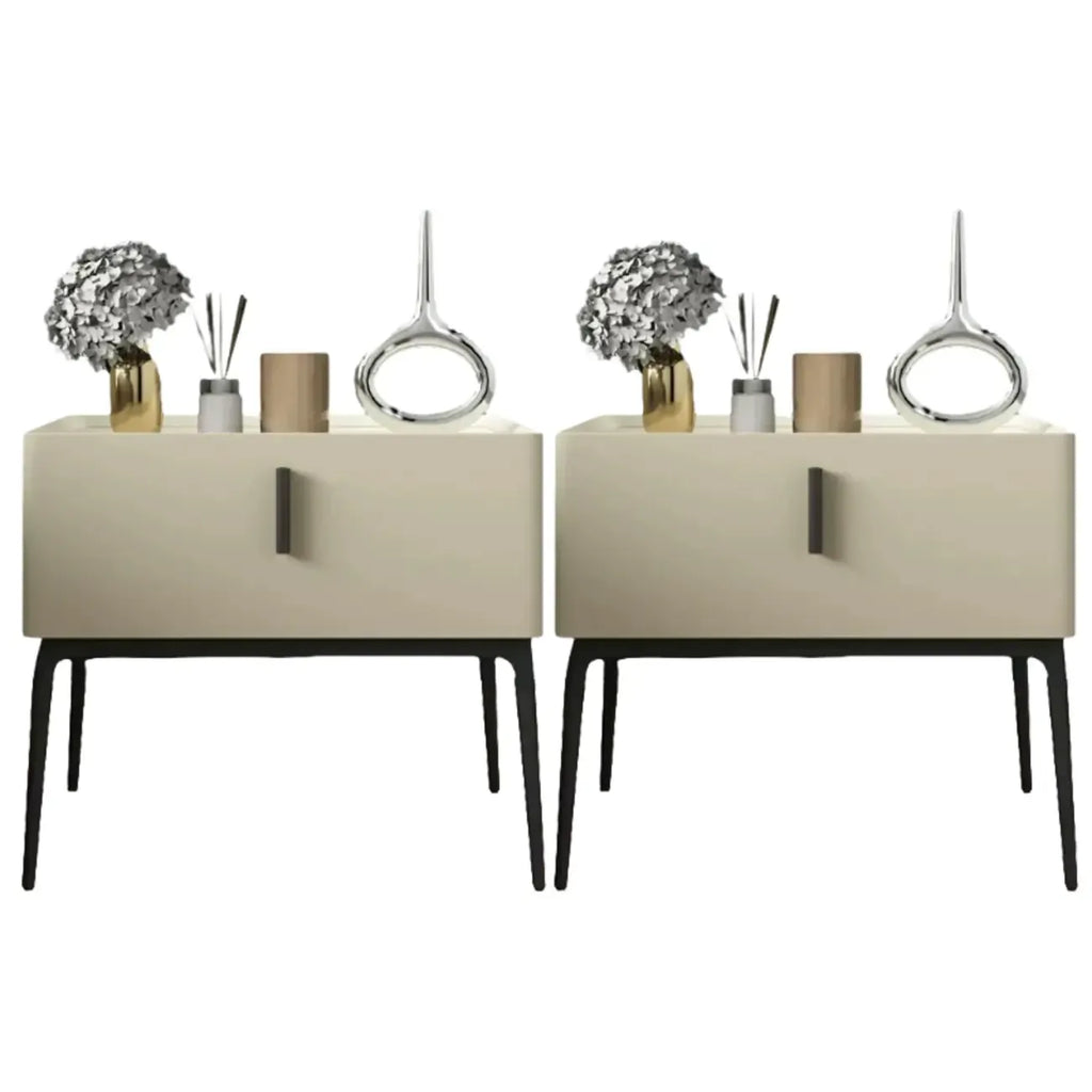 Table de chevet contemporaine à 4 pieds en similicuir beige avec tiroir