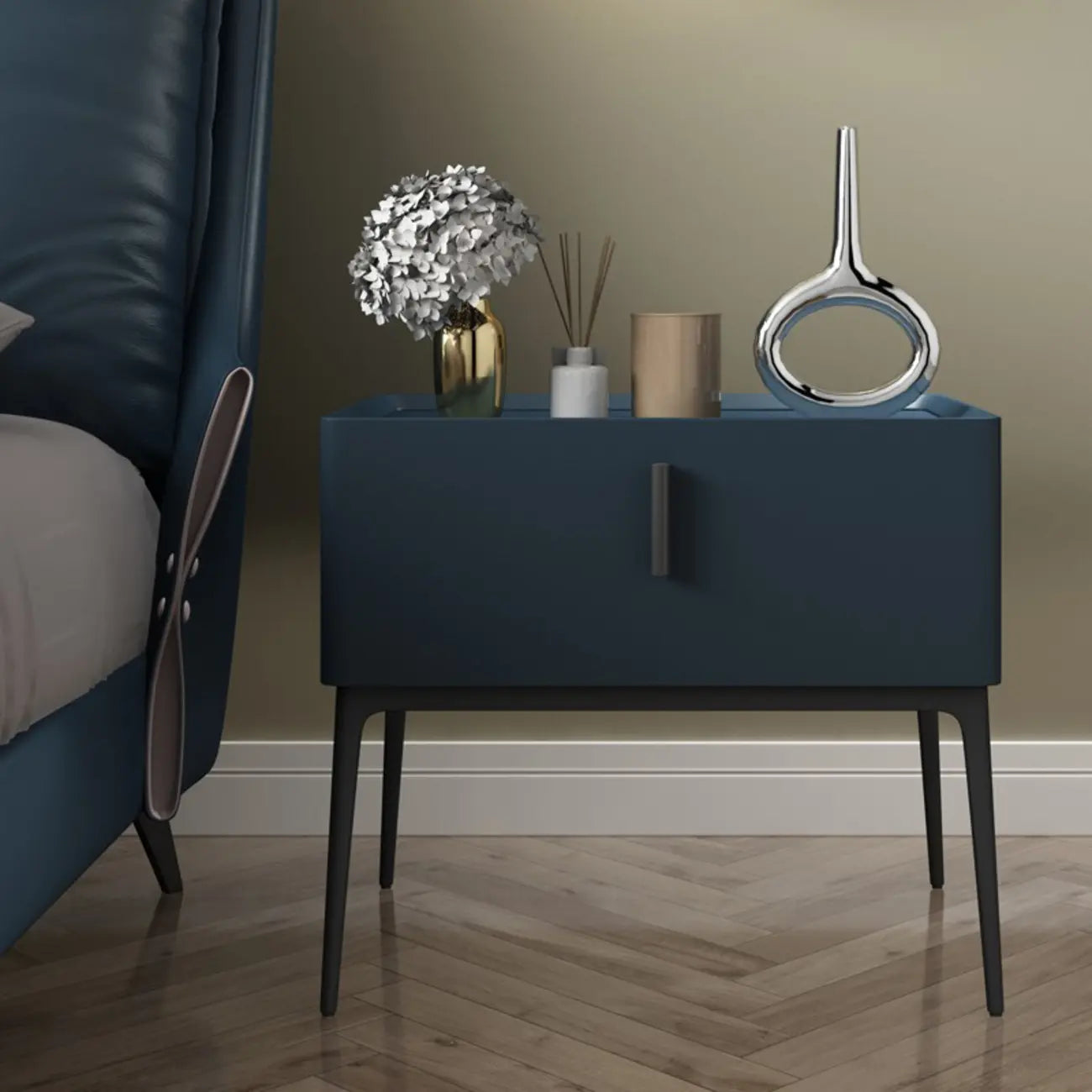 Table de chevet contemporaine à 4 pieds en similicuir beige avec tiroir