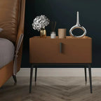 Table de chevet contemporaine à 4 pieds en similicuir beige avec tiroir