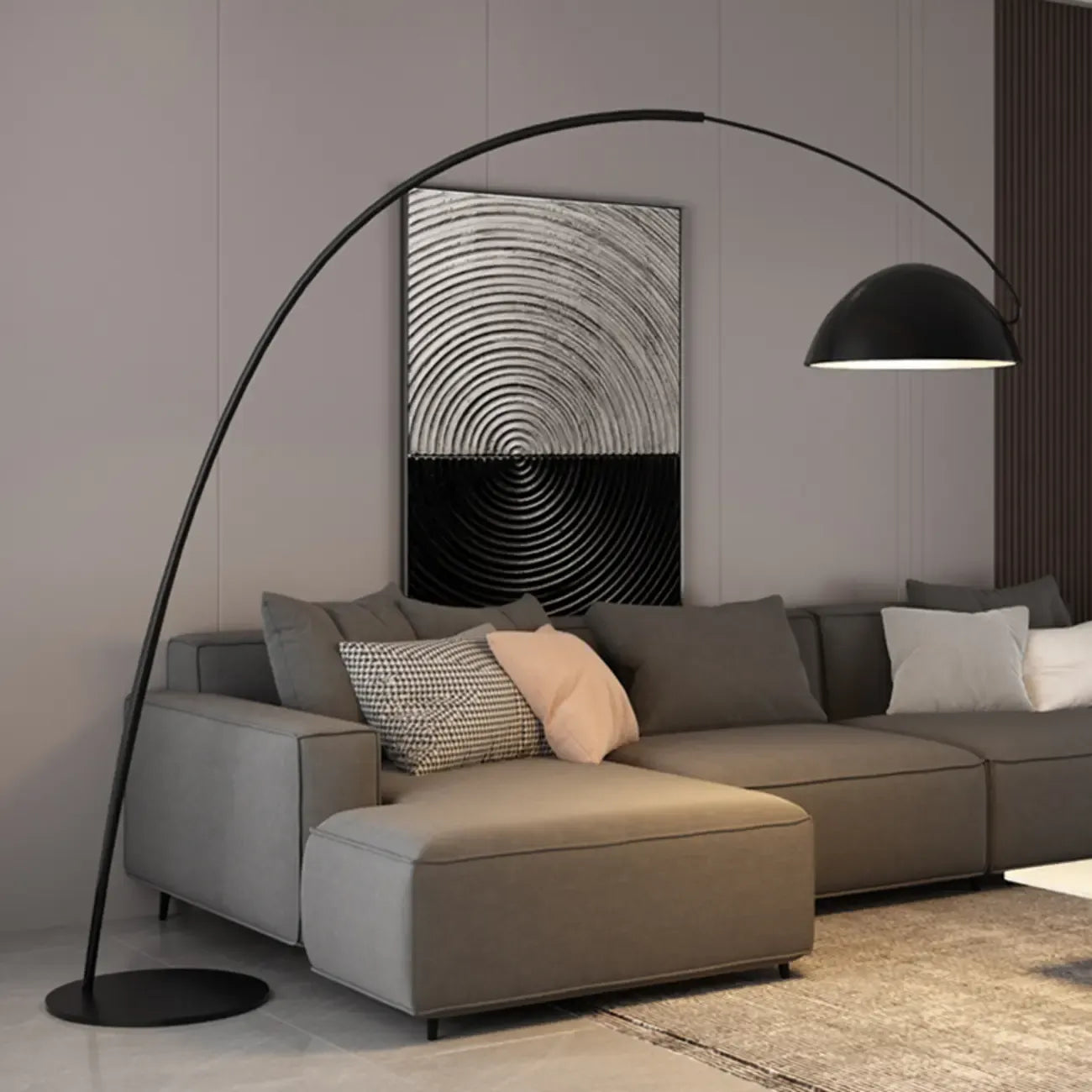 Lampadaire arqué en métal noir avec abat-jour et interrupteur au pied