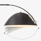 Lampadaire arqué en métal noir avec abat-jour et interrupteur au pied