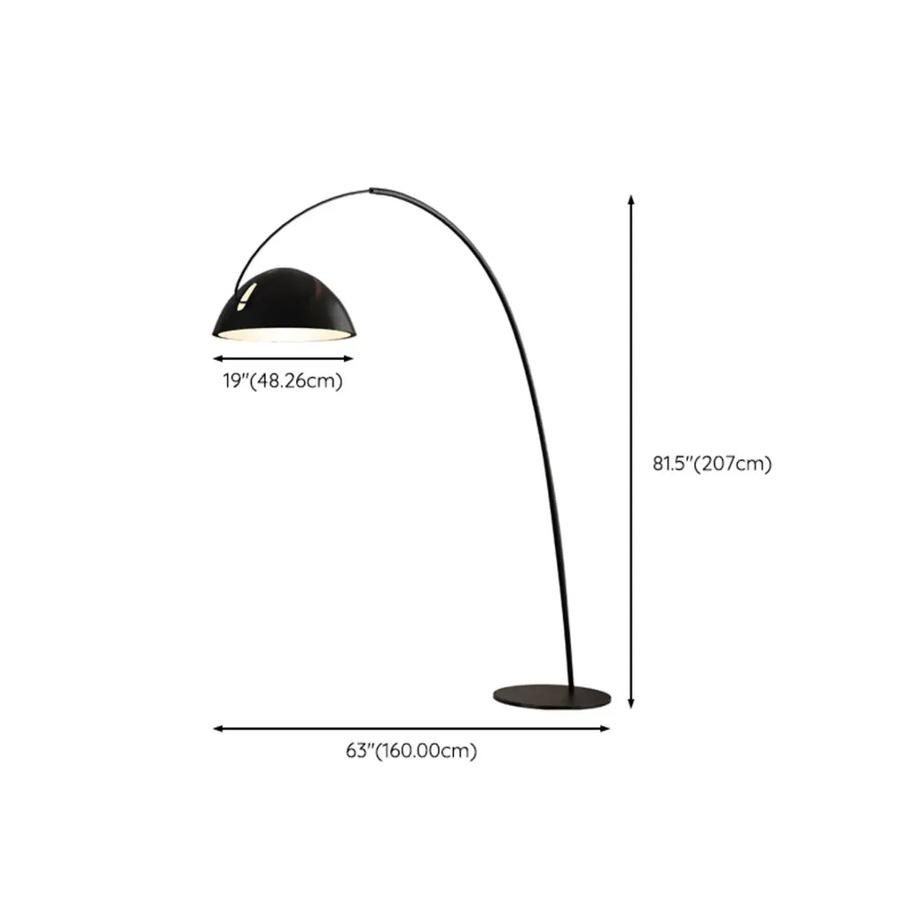 Lampadaire arqué en métal noir avec abat-jour et interrupteur au pied