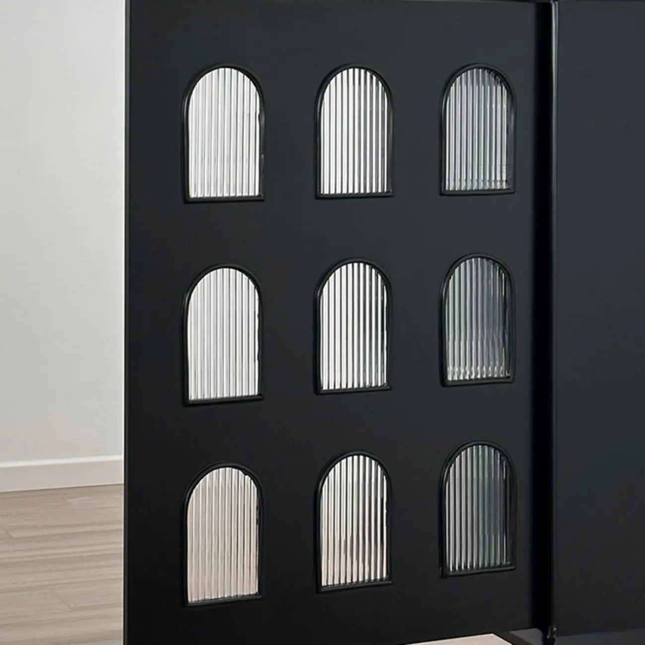 Élégant meuble de rangement d'appoint en bois noir à 9 panneaux de verre