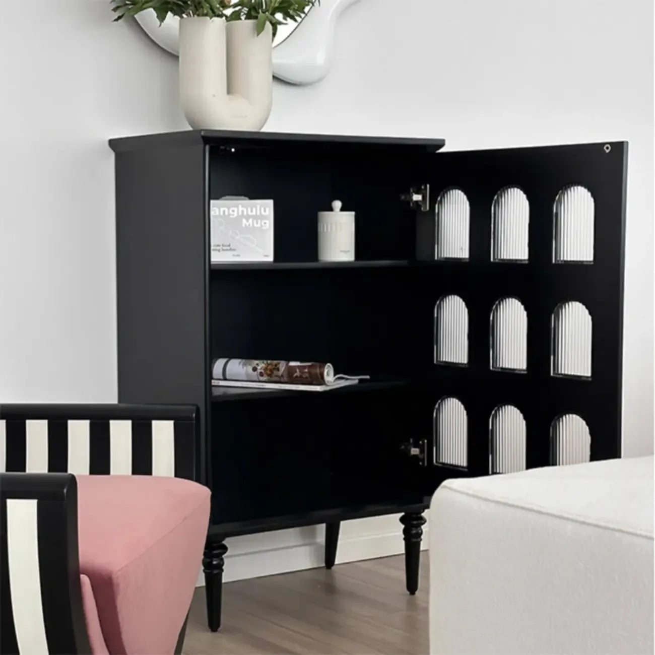Élégant meuble de rangement d'appoint en bois noir à 9 panneaux de verre