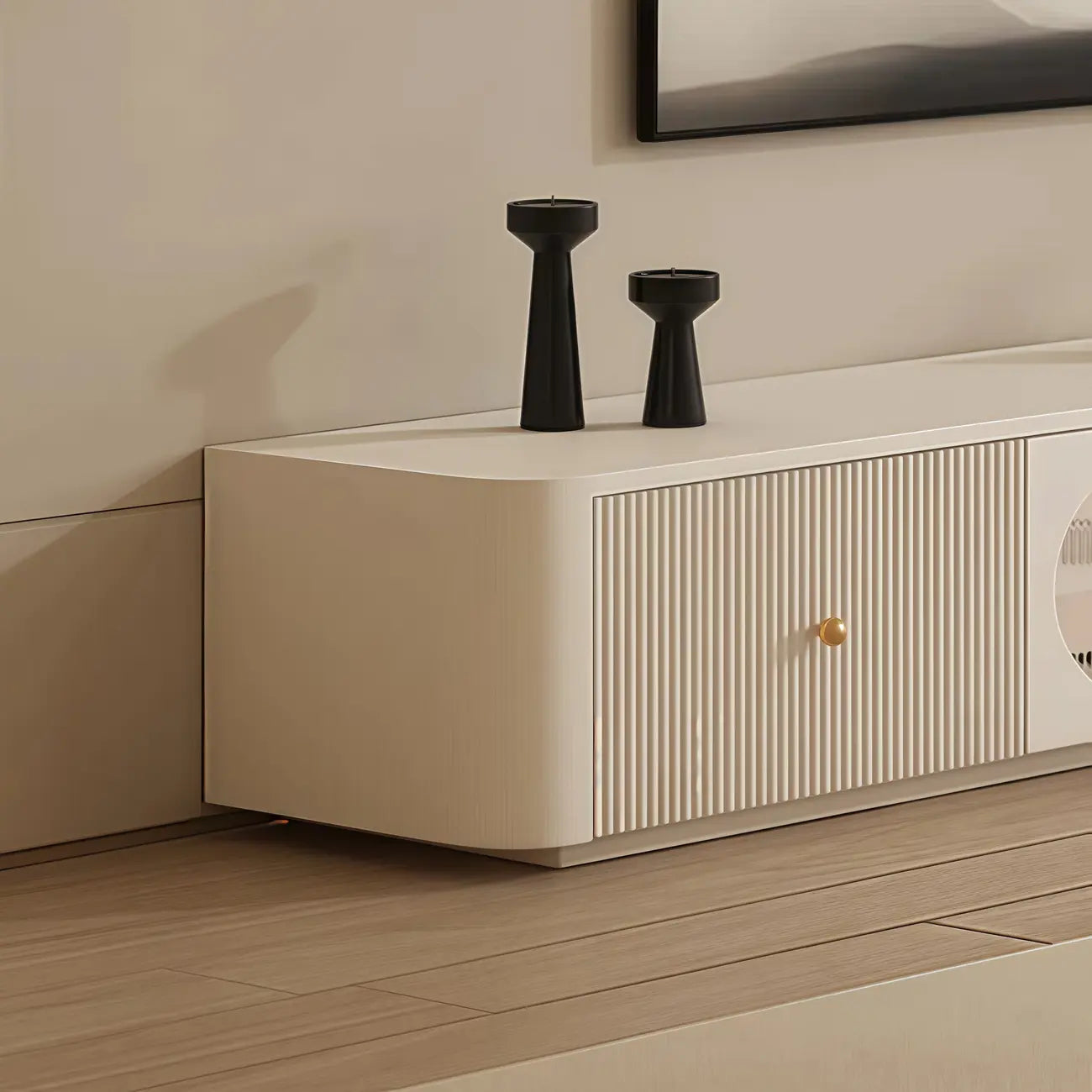 Meuble TV long et moderne en bois blanc avec tiroirs