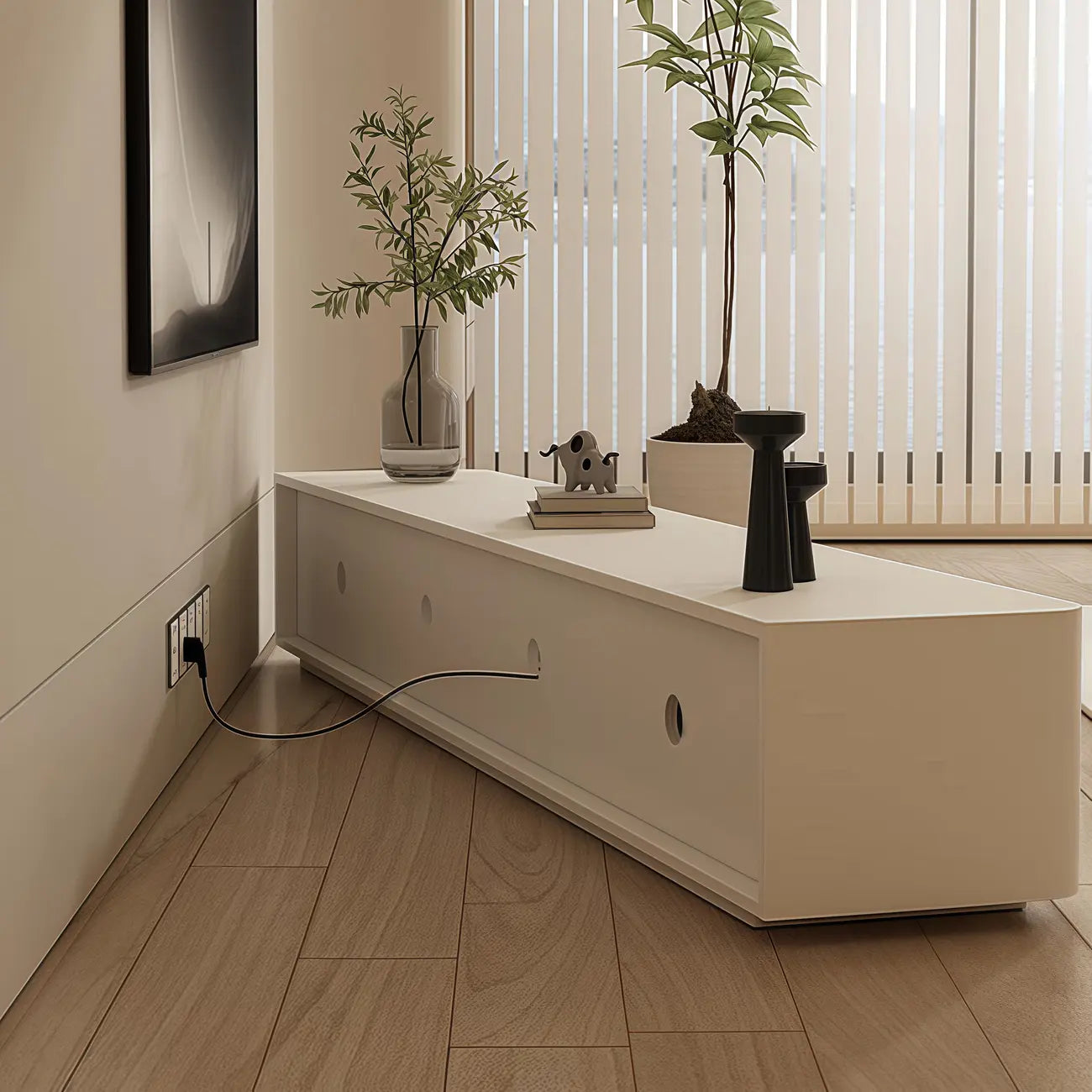 Meuble TV long et moderne en bois blanc avec tiroirs