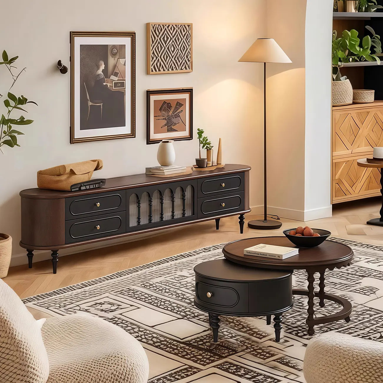 Meuble TV moderne en bois, long et à 4 tiroirs avec portes