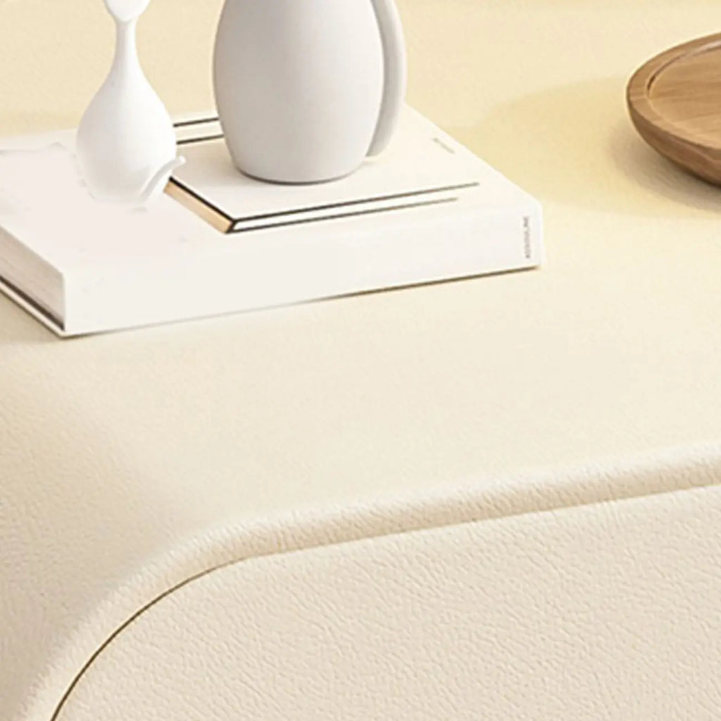 Table de chevet moderne en similicuir avec poignées anneaux dorés et 2 tiroirs