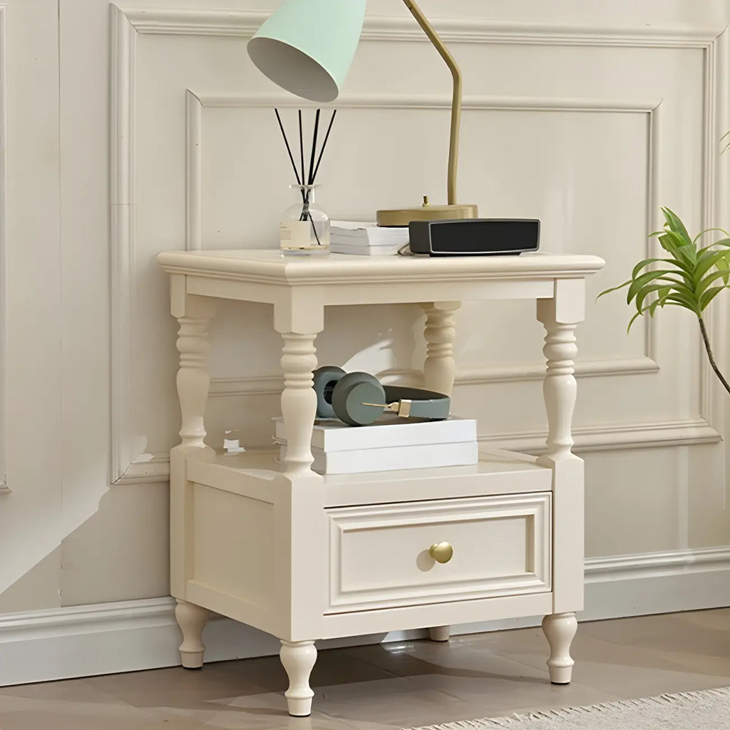 Table de chevet élégante en bois blanc avec tiroir et rangement ouvert