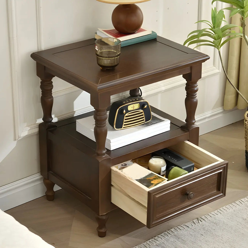 Table de chevet élégante en bois blanc avec tiroir et rangement ouvert