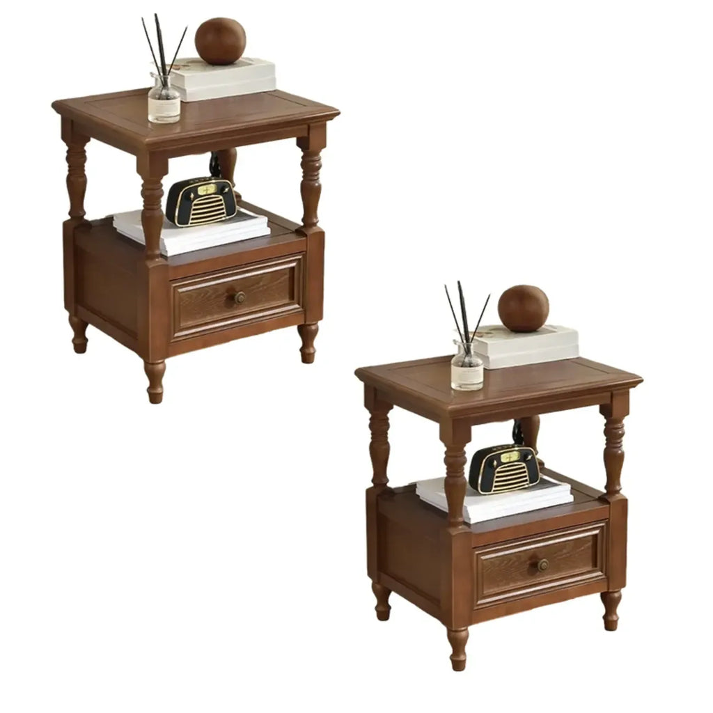 Table de chevet élégante en bois blanc avec tiroir et rangement ouvert