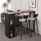 Tables de bar modernes en pierre grise avec base en métal et rangements pour la cuisine