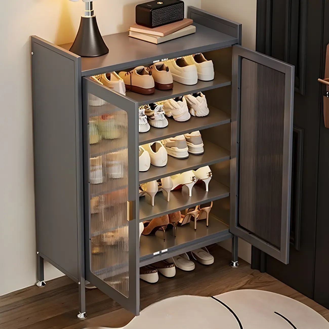 Armoire à chaussures élégante en métal gris avec serrure à code pour entrée