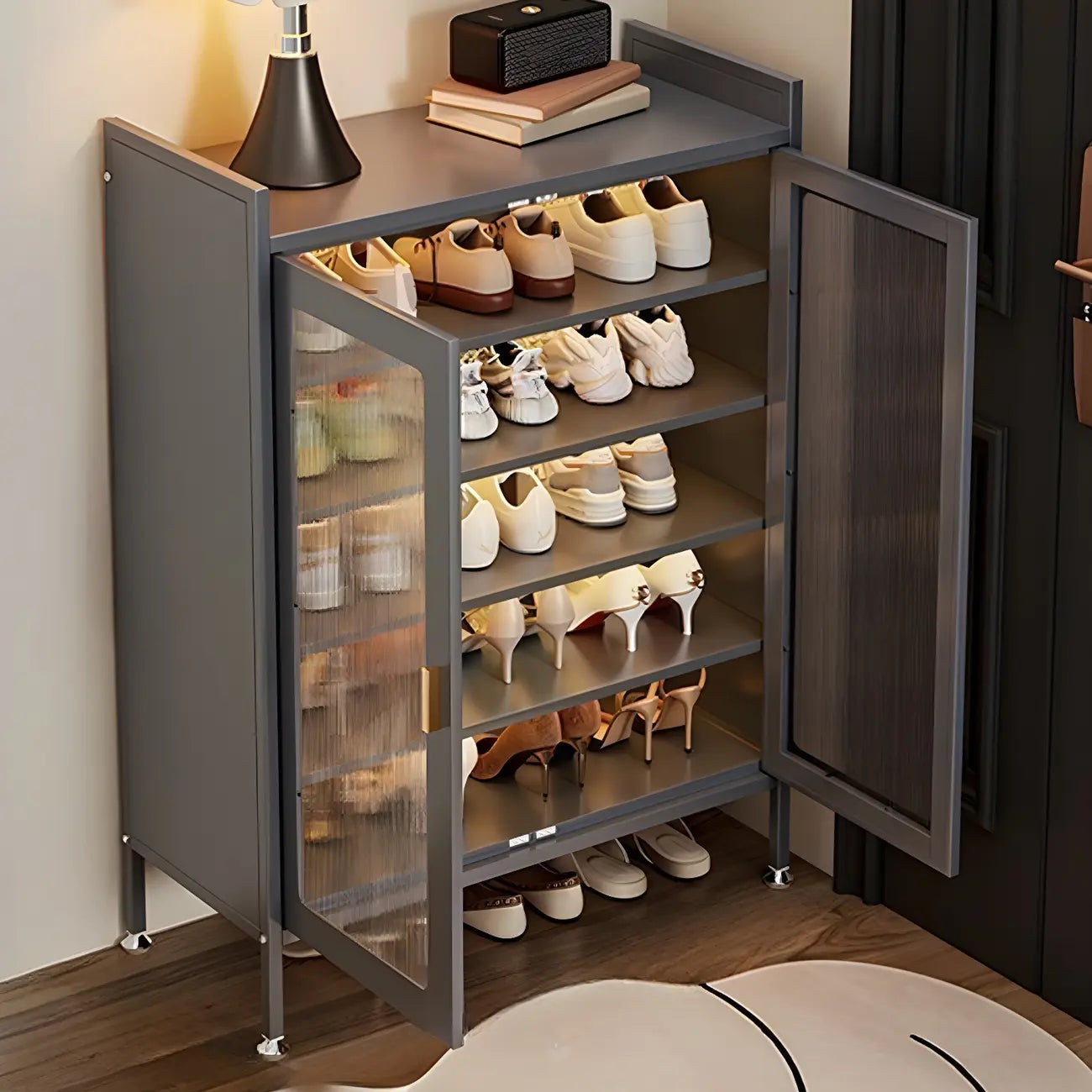 Armoire à chaussures élégante en métal gris avec serrure à code pour entrée