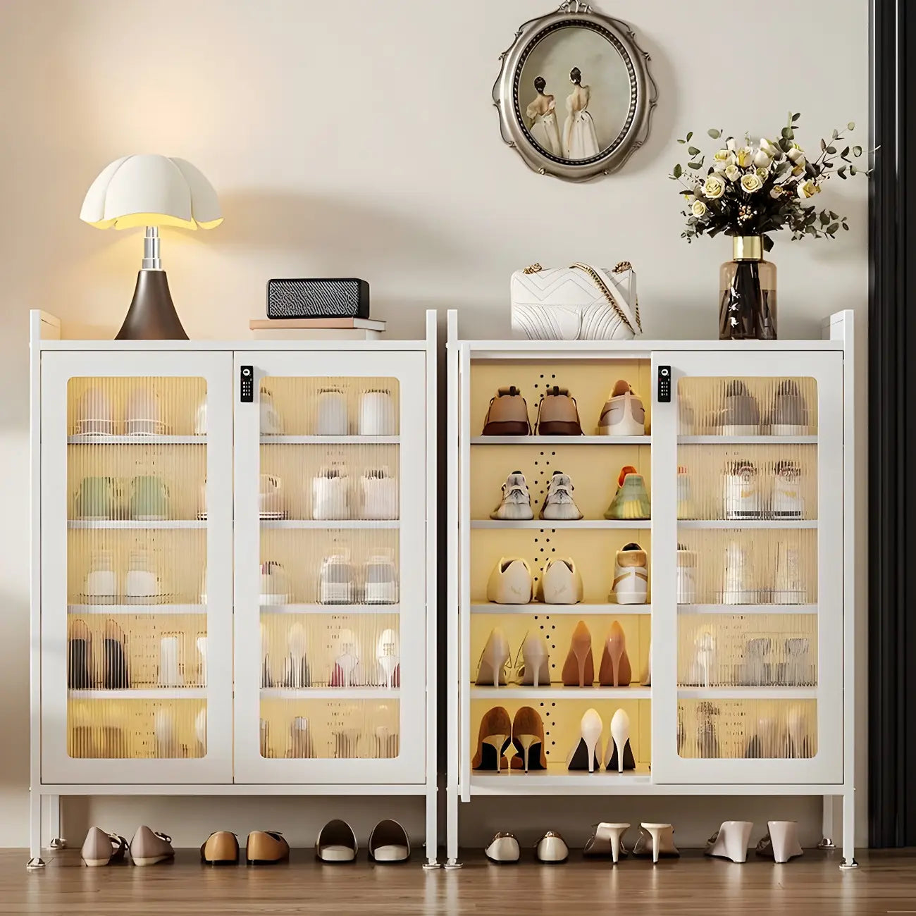 Armoire à chaussures élégante en métal gris avec serrure à code pour entrée