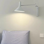 Applique murale à bras articulé en métal avec abat-jour en fer