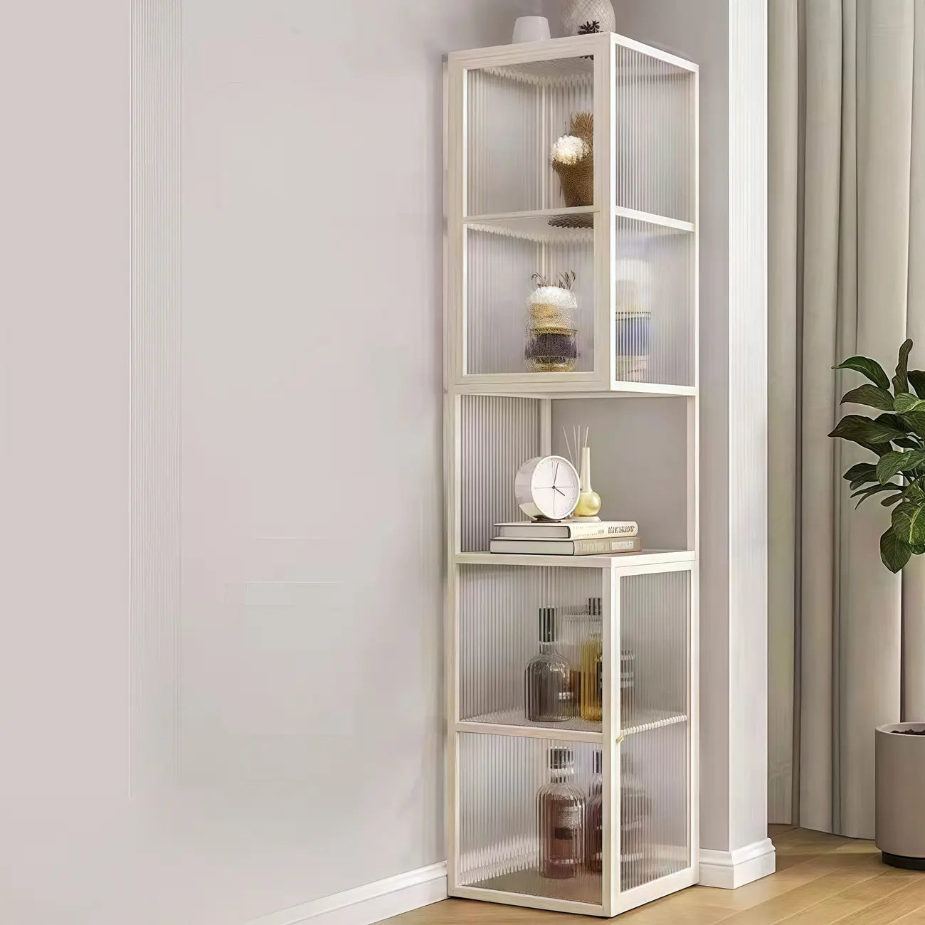 Vitrine moderne sur pied à 4 étagères en métal avec portes vitrées