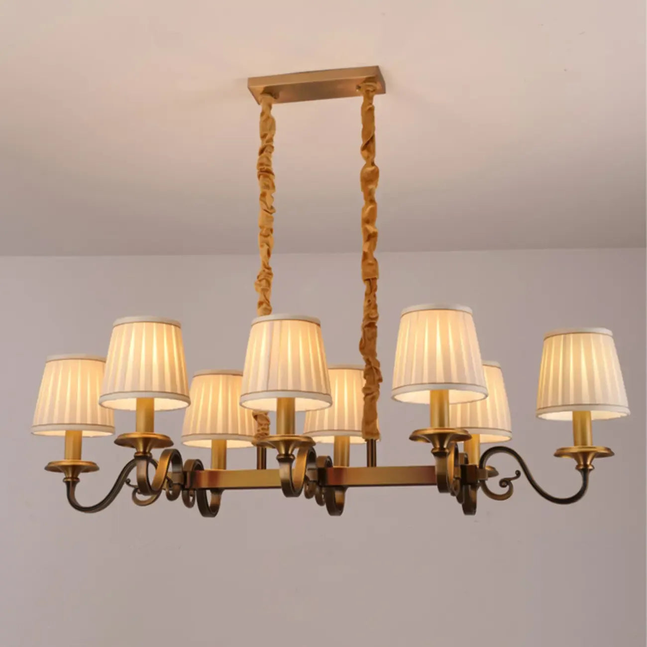Lampadario a sospensione moderno regolabile color oro con paralume in tessuto