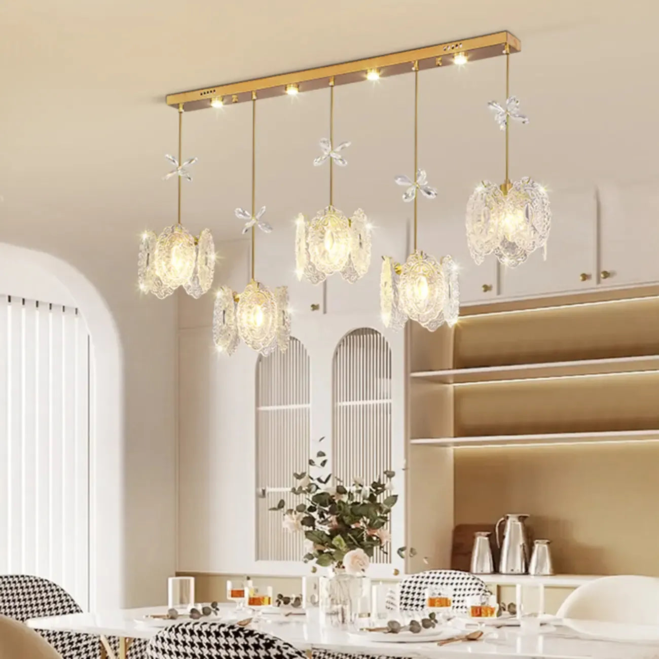 Suspension moderne en acier doré, verre et cristal pour cuisine