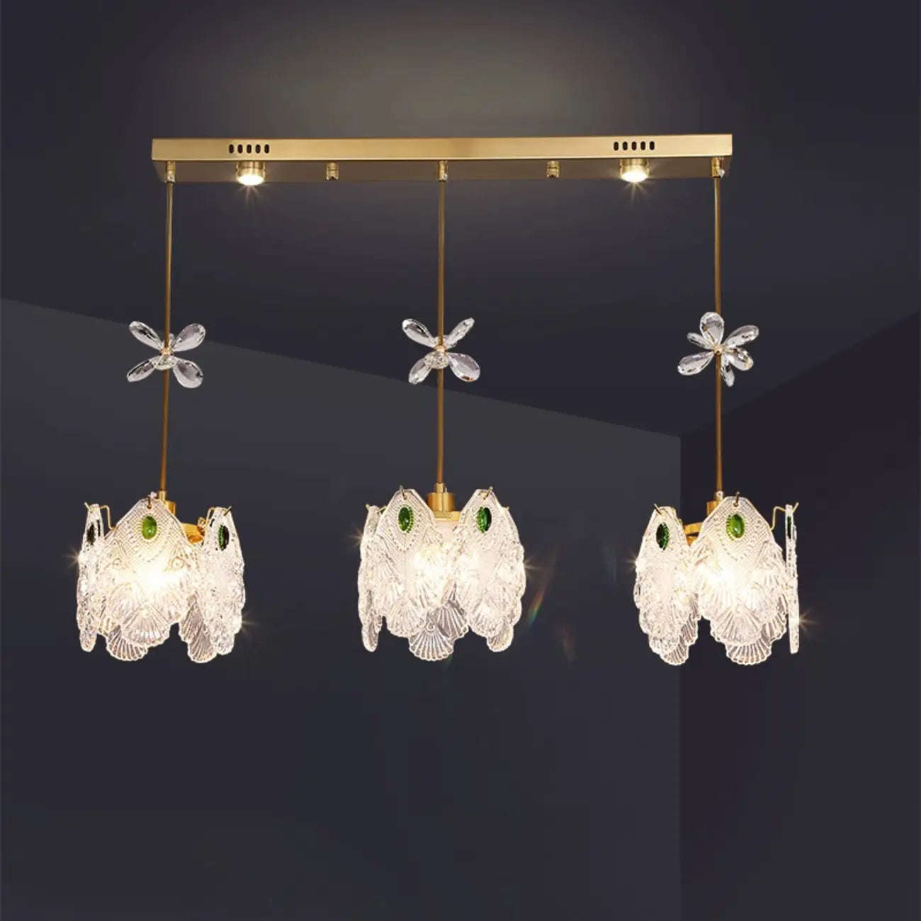 Suspension moderne en acier doré, verre et cristal pour cuisine