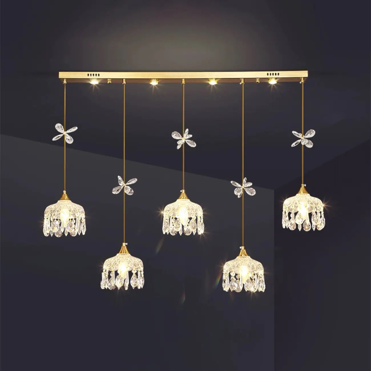 Suspension moderne en acier doré, verre et cristal pour cuisine