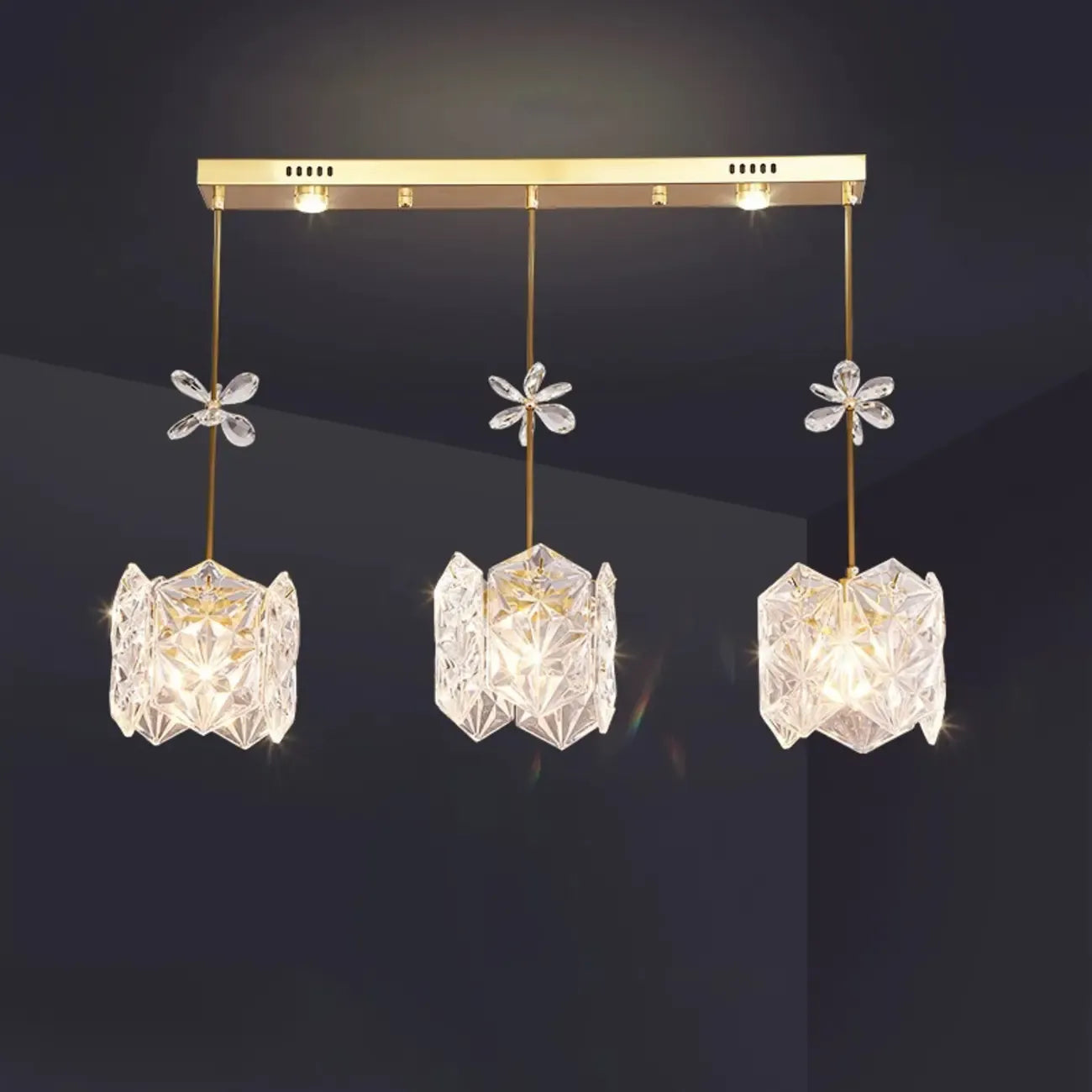 Suspension moderne en acier doré, verre et cristal pour cuisine