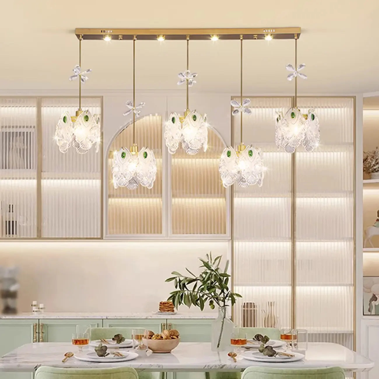 Suspension moderne en acier doré, verre et cristal pour cuisine
