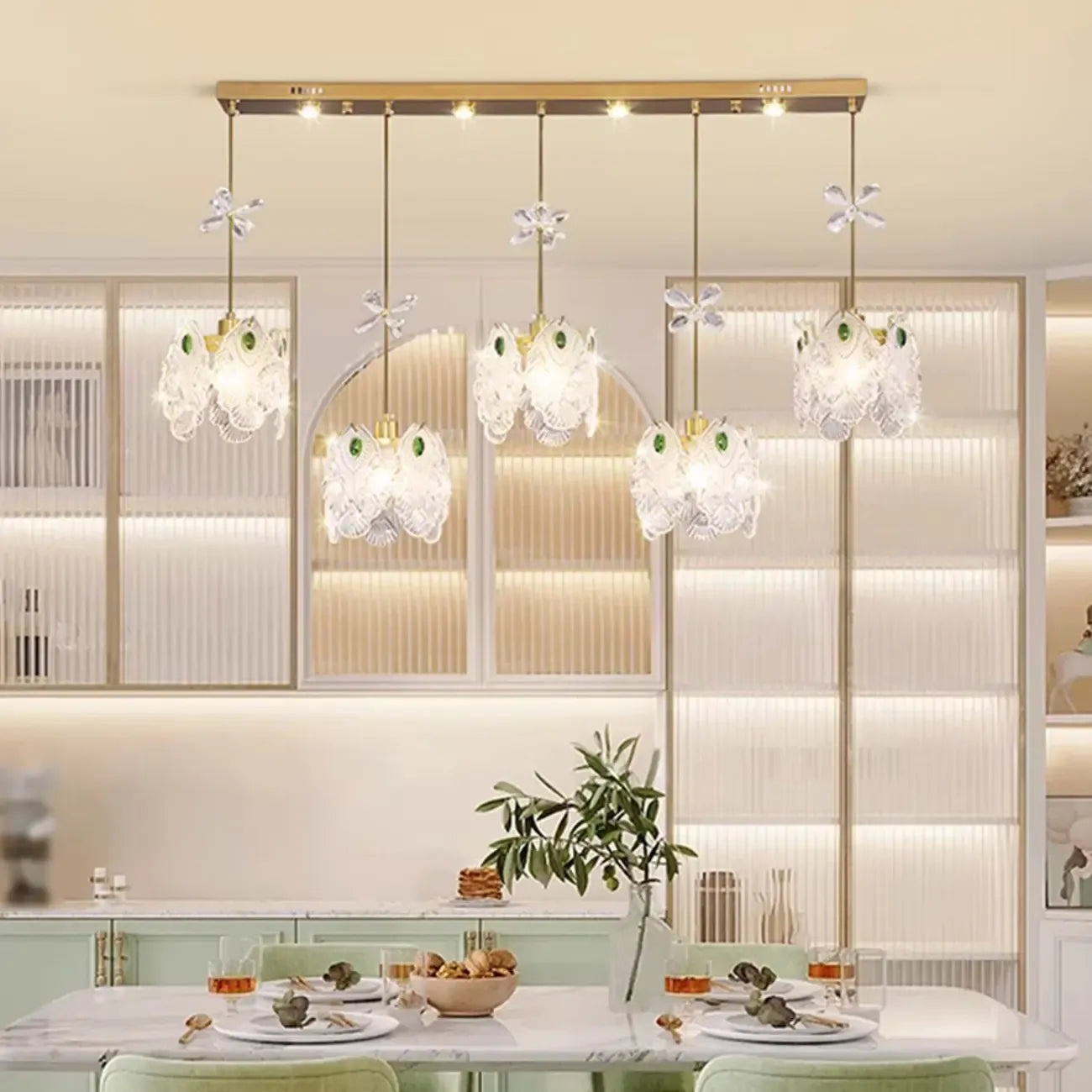 Suspension moderne en acier doré, verre et cristal pour cuisine