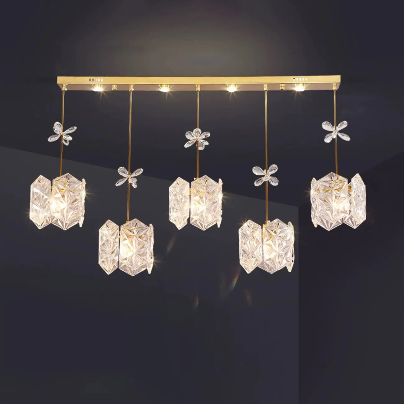 Suspension moderne en acier doré, verre et cristal pour cuisine