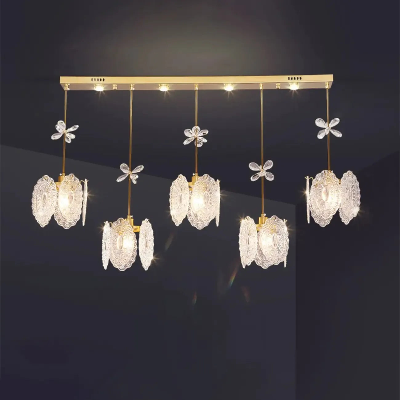 Suspension moderne en acier doré, verre et cristal pour cuisine