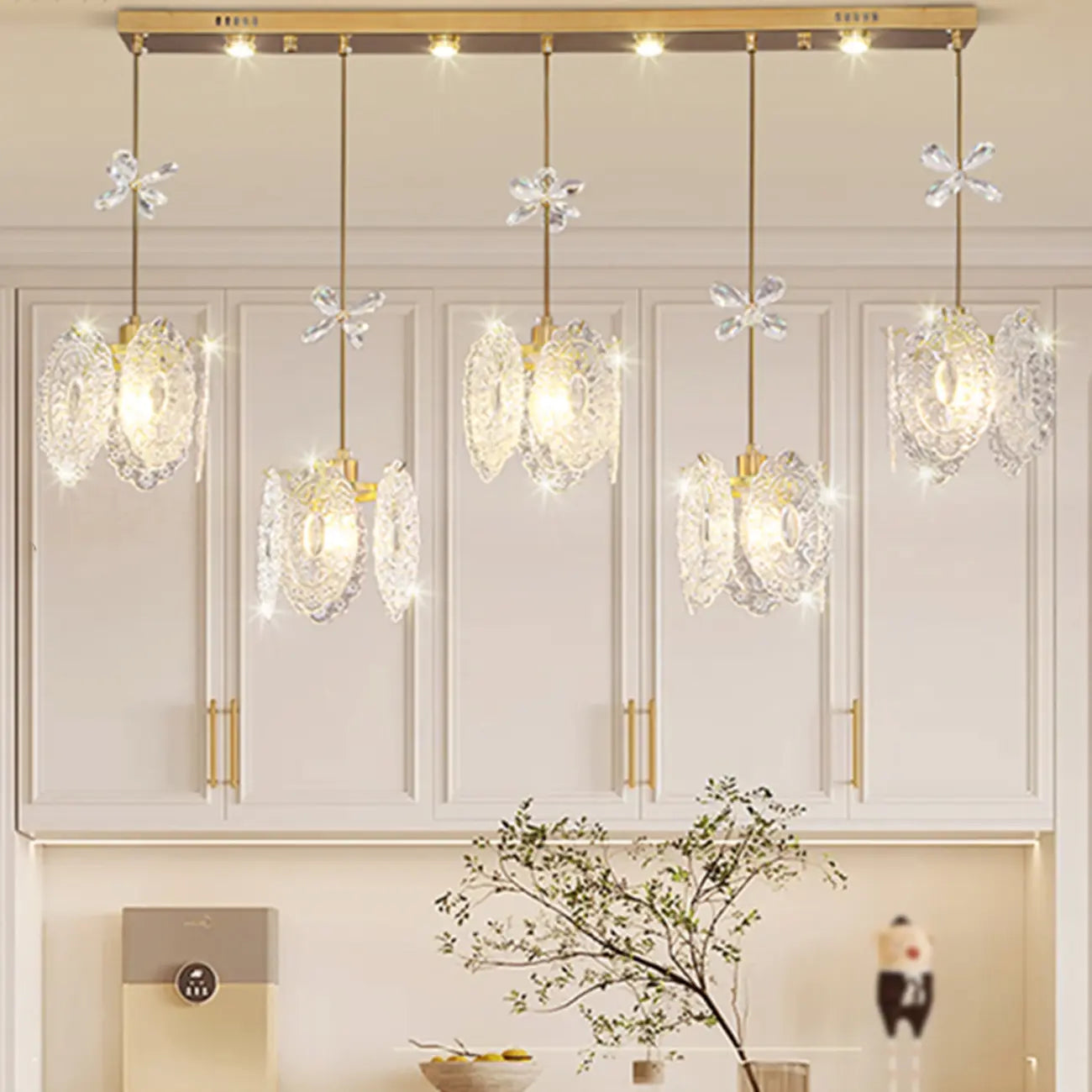 Suspension moderne en acier doré, verre et cristal pour cuisine