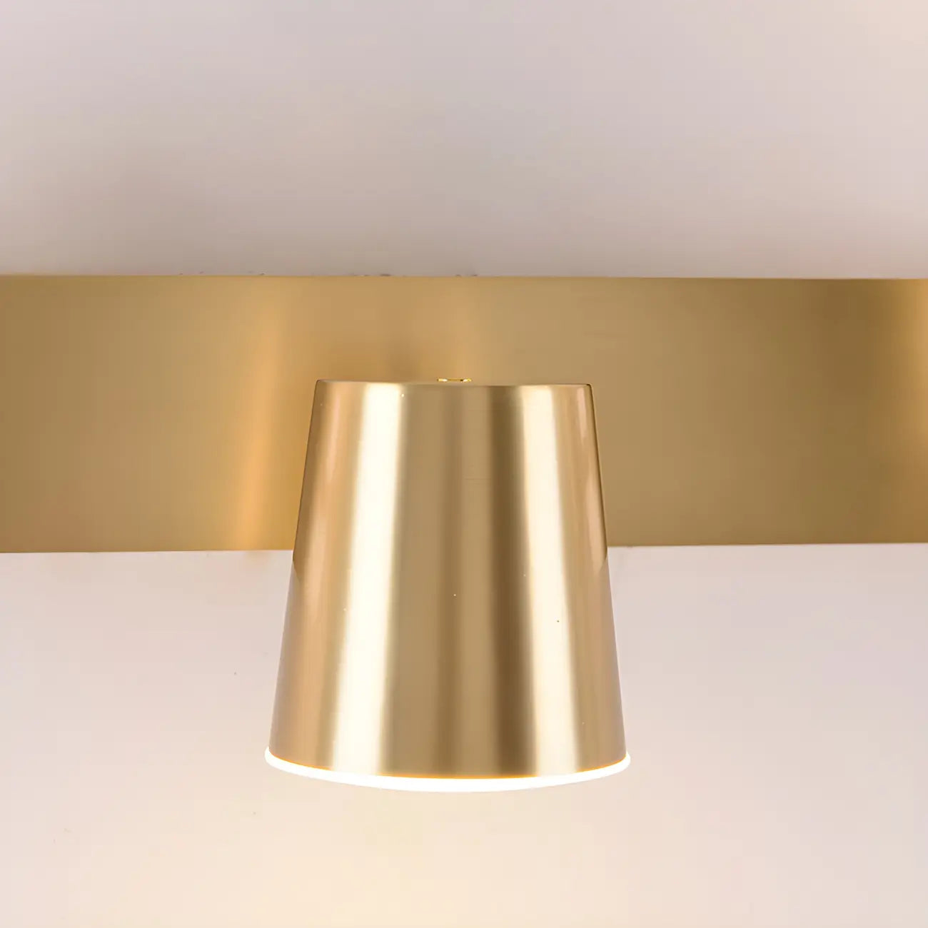 Applique murale géométrique noire à intensité variable avec 3 lampes