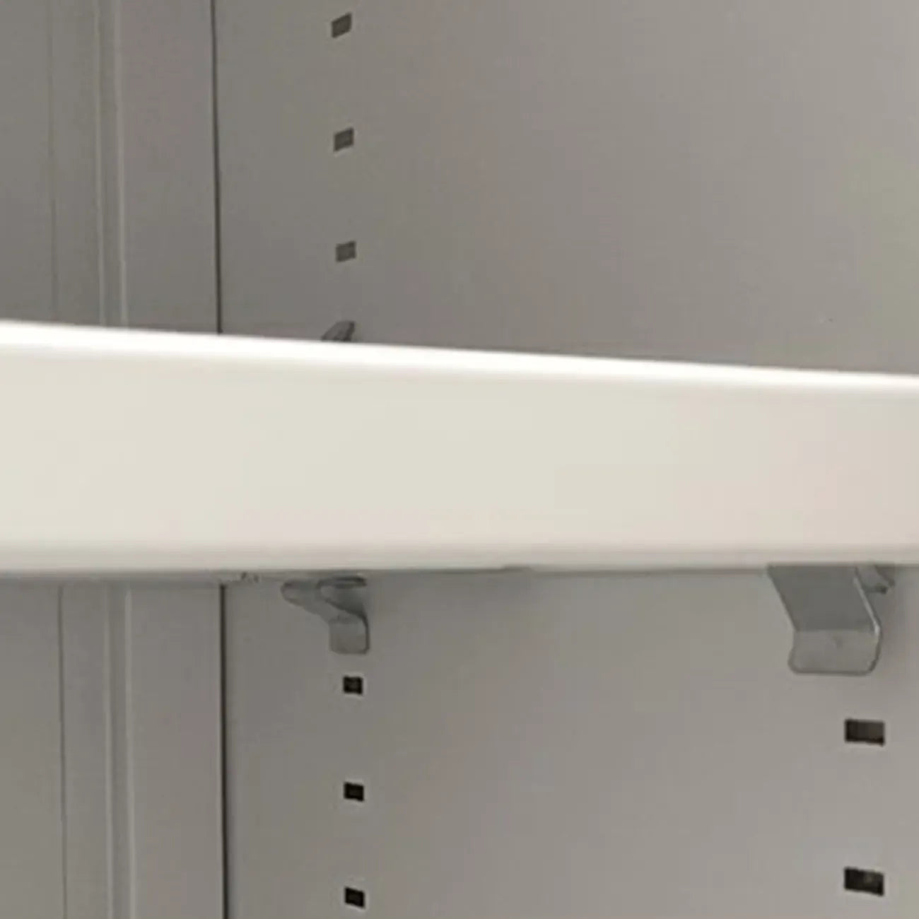 Armoire à chaussures réglable en métal blanc-gris pour entrée