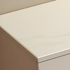Meuble à chaussures en bois blanc avec ardoise, dans le couloir