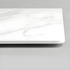 Meuble à chaussures en bois blanc avec ardoise, dans le couloir