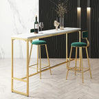 Tables de bar glamour en marbre blanc, fer doré et tréteaux avec repose-pieds