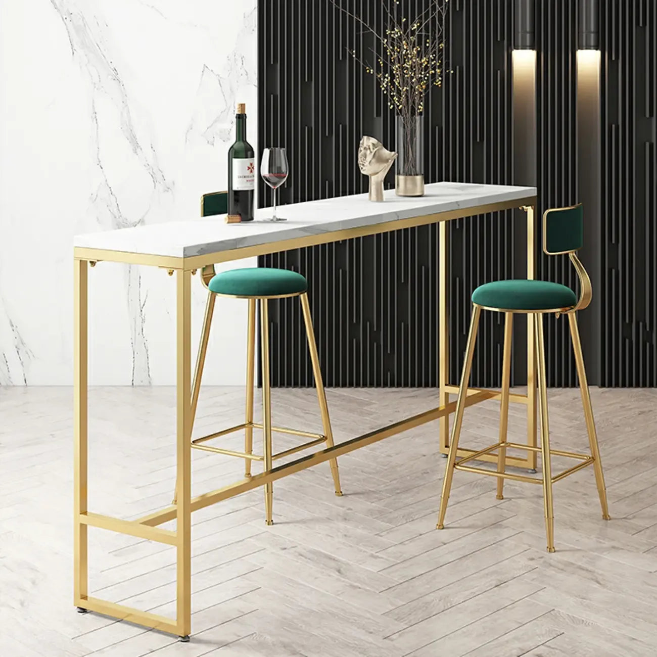 Tables de bar glamour en marbre blanc, fer doré et tréteaux avec repose-pieds