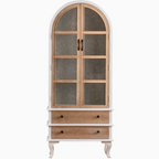 Vetrina ad arco in legno chiaro con ante in vetro e cassetti