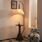 Lampada da terra ad arco regolabile in legno a cupola beige con tavolo