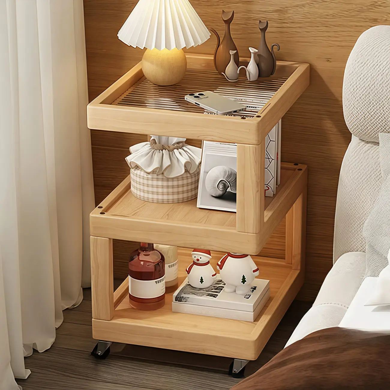 Tavolino laterale in legno di noce a 3 ripiani con ruote