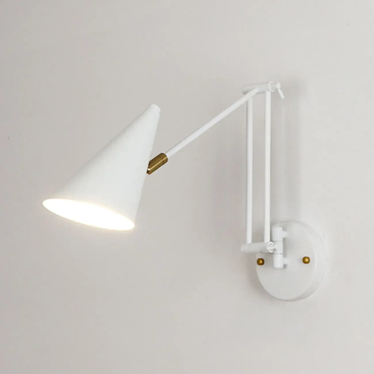 Applique murale minimaliste blanche à bras articulé pour la lecture au chevet