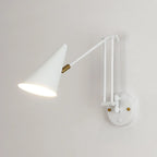 Applique murale minimaliste blanche à bras articulé pour la lecture au chevet