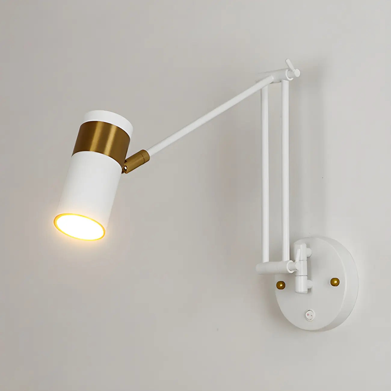 Applique murale minimaliste blanche à bras articulé pour la lecture au chevet