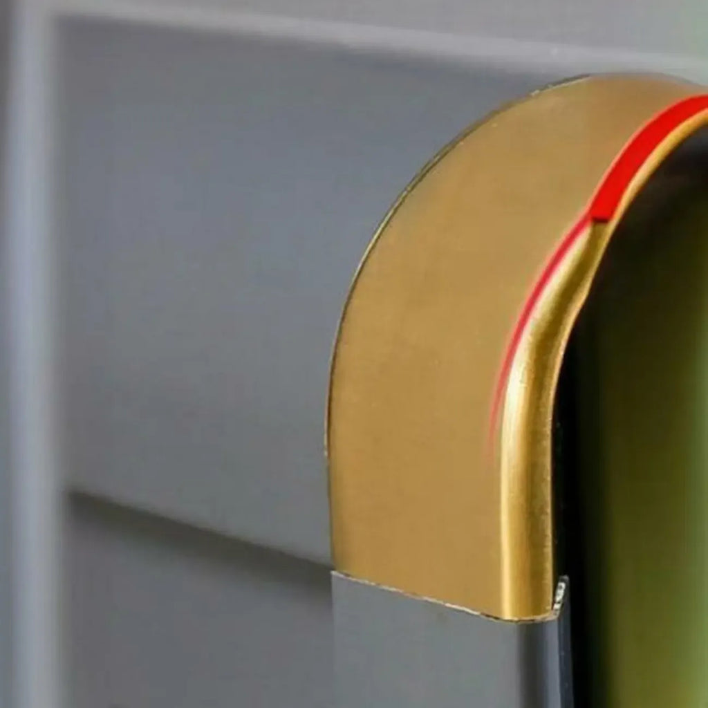 Meuble à chaussures d'entrée luxueux en métal gris avec finitions dorées