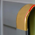 Meuble à chaussures d'entrée luxueux en métal gris avec finitions dorées
