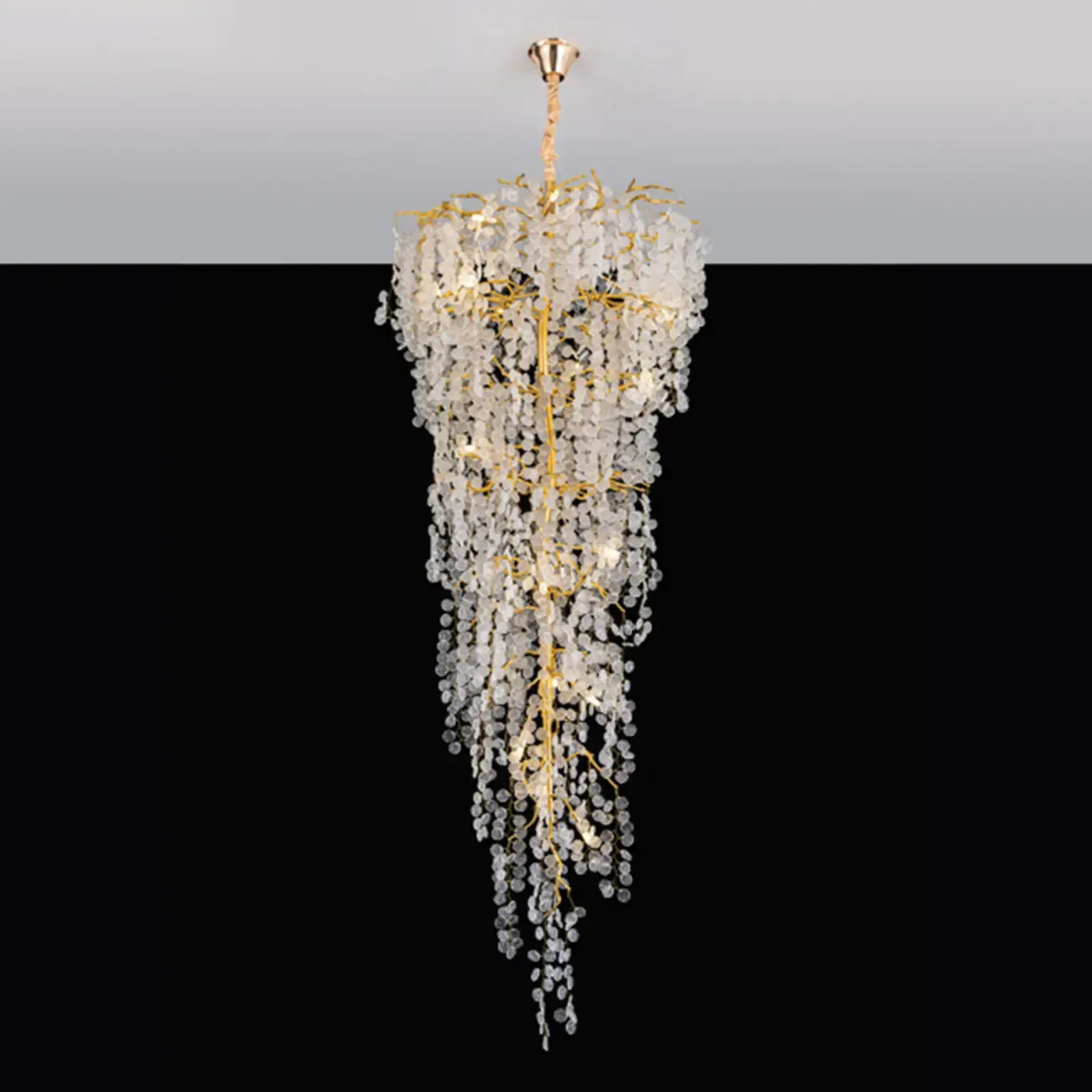 Lustre élégant en cristal doré à effet cascade pour cage d'escalier
