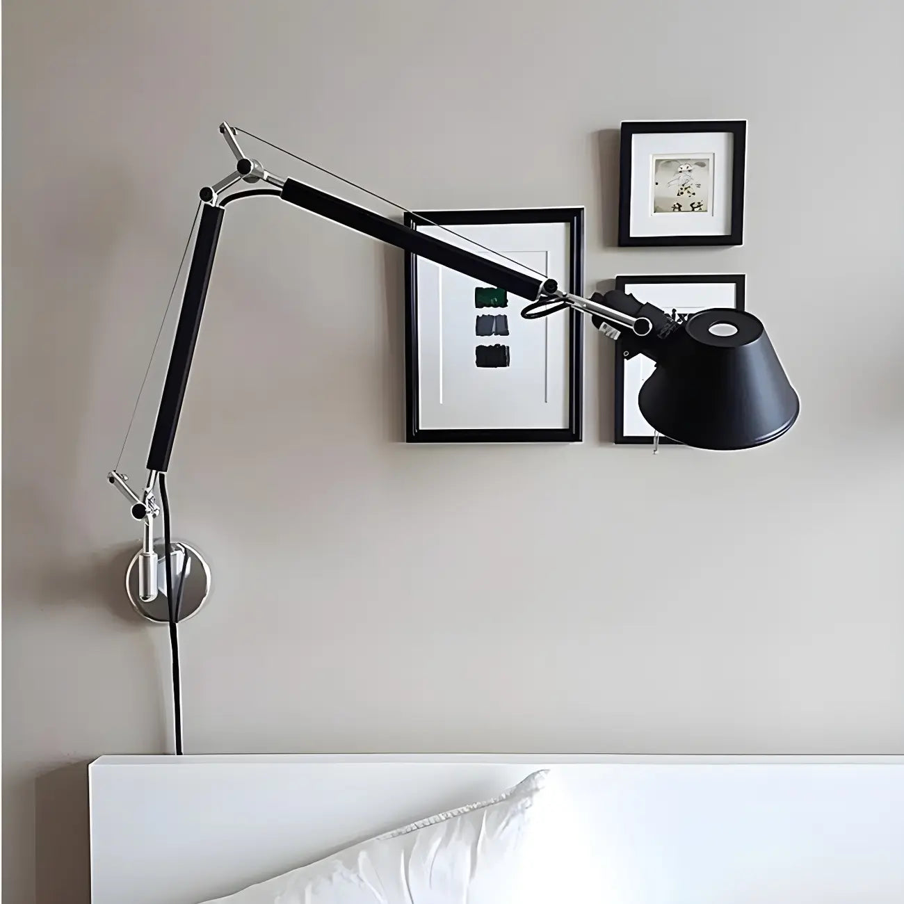 28.5 Lampada da parete moderna nera a braccio orientabile per interni