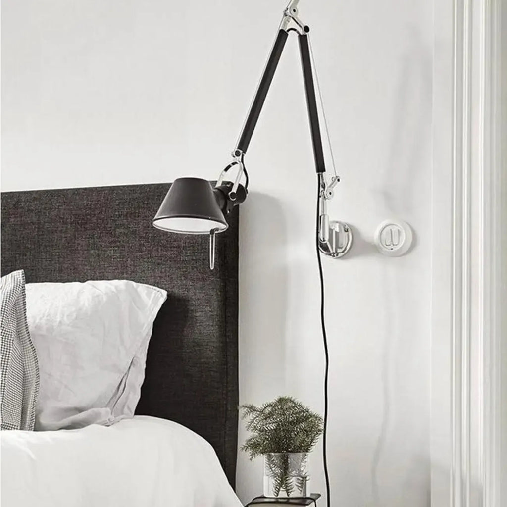 28.5 Lampada da parete moderna nera a braccio orientabile per interni