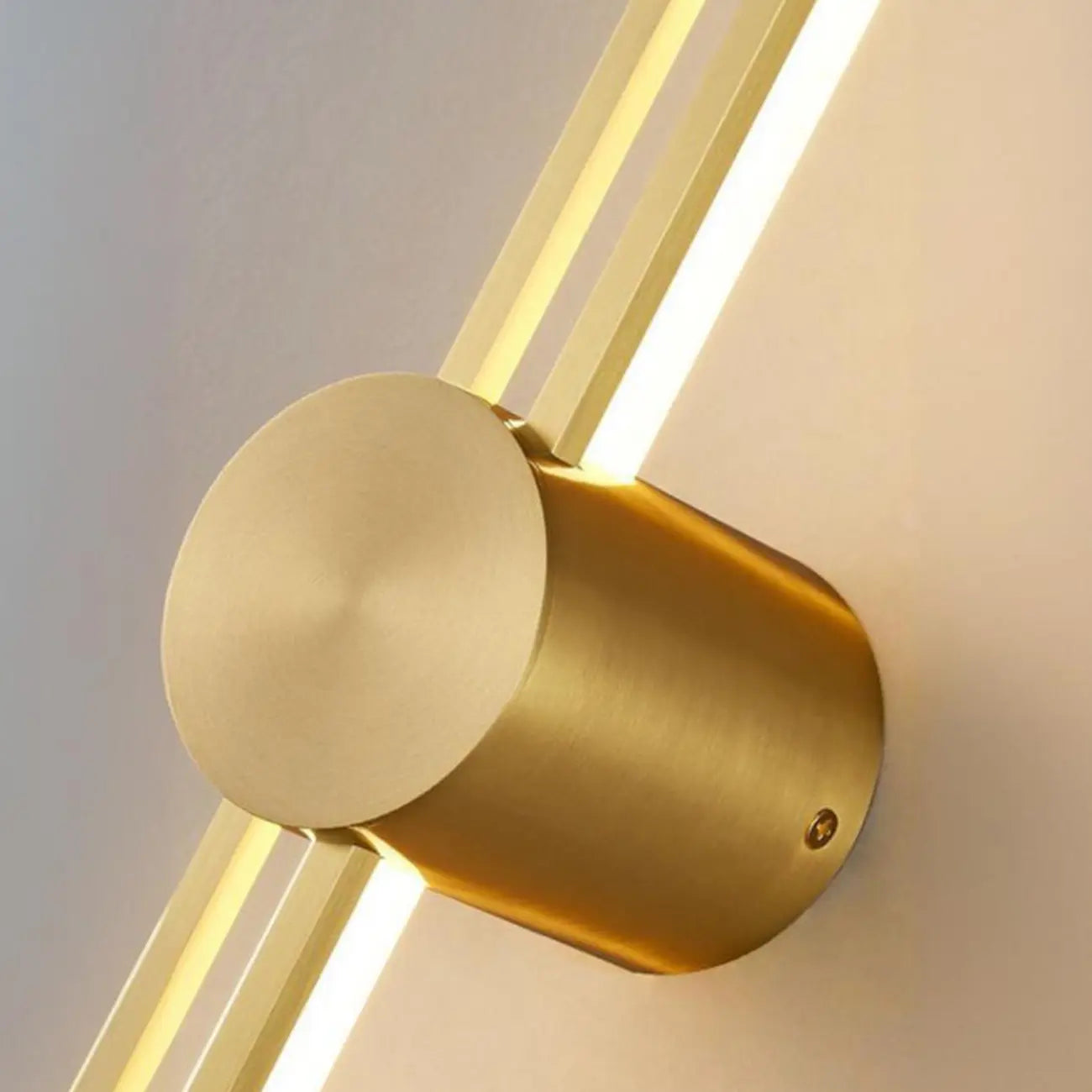 Applique murale minimaliste et fine en métal, de forme linéaire, avec éclairage LED vers le haut et vers le bas.